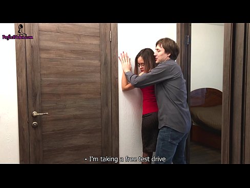 ❤️ 性感的房地产经纪人在出售她的公寓时性感地撸起了她的阴部并进行性交 - Krempai ❤❌ Fucking video❌❤